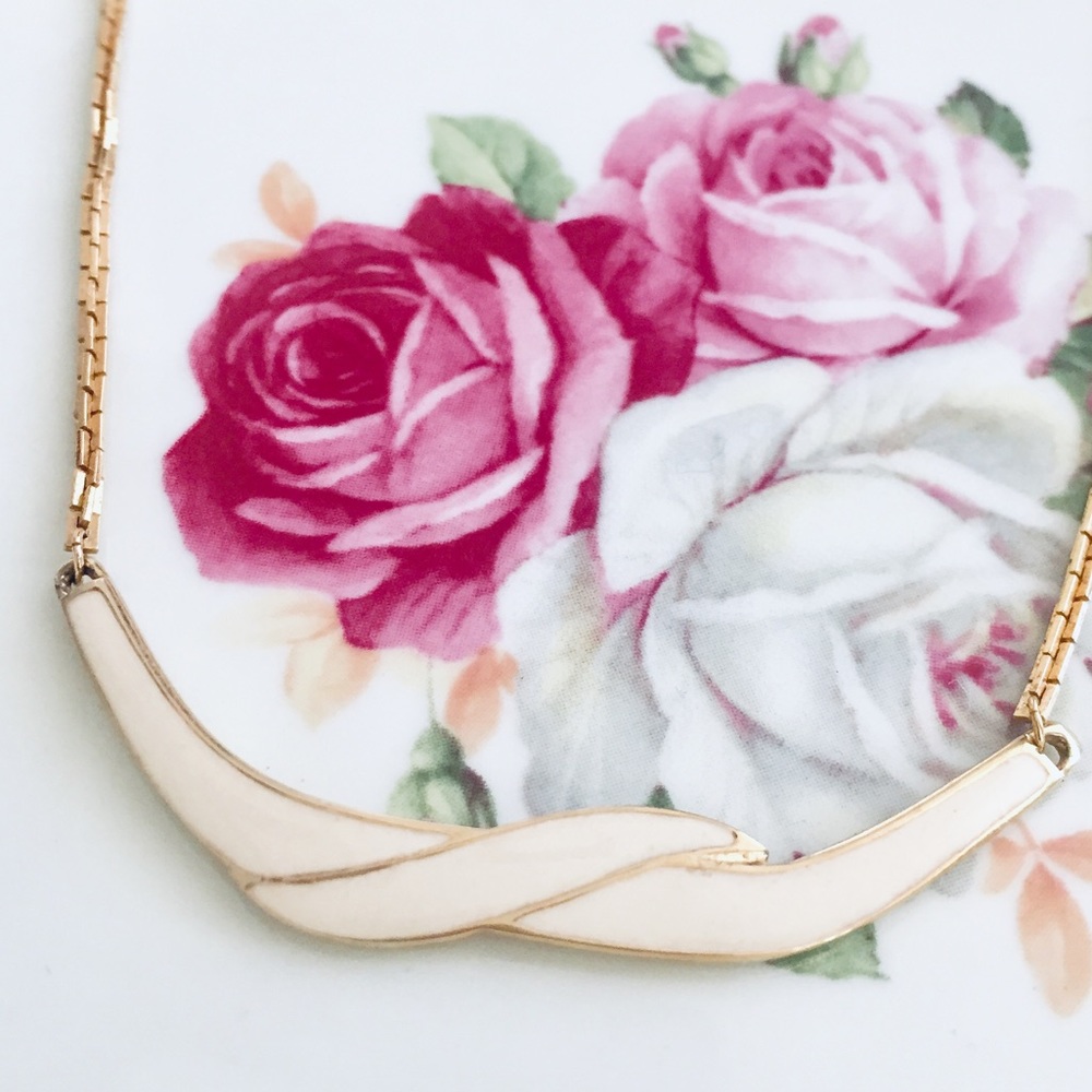 Monet necklace